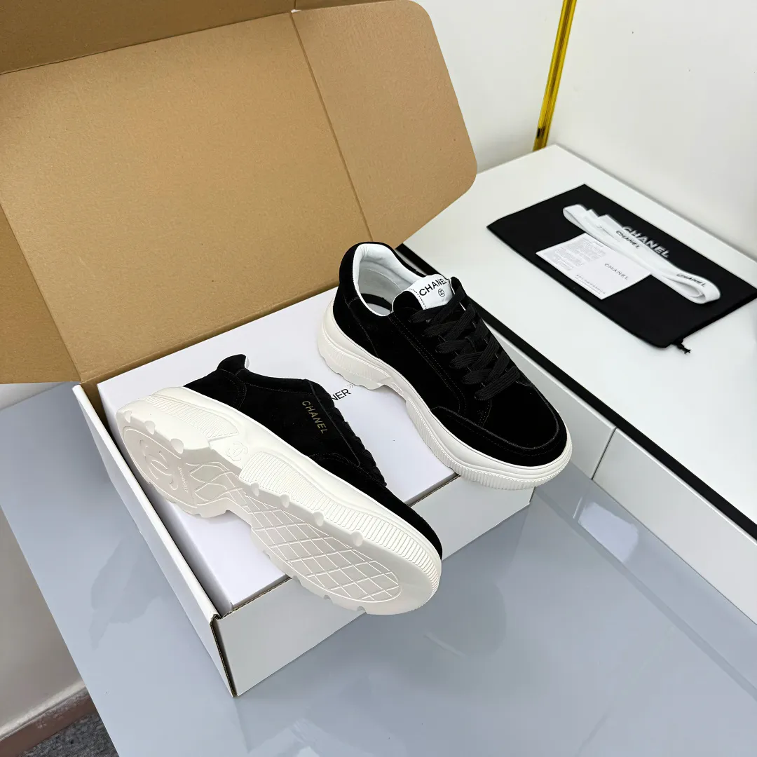👟👟Ex-factory price 620👟👟 Chanel bread shoes ~ original calfskin panda shoes Chanel 25C latest hot style panda black and white sports shoes casual sneakers Xiaoxiang hot item classic black and white panda color coco girls must pay Fabric: original custom mixed sheepskin lining: original imported breathable mesh lining outsole: Original molded rubber + TPU combination Size: Women's 35-41